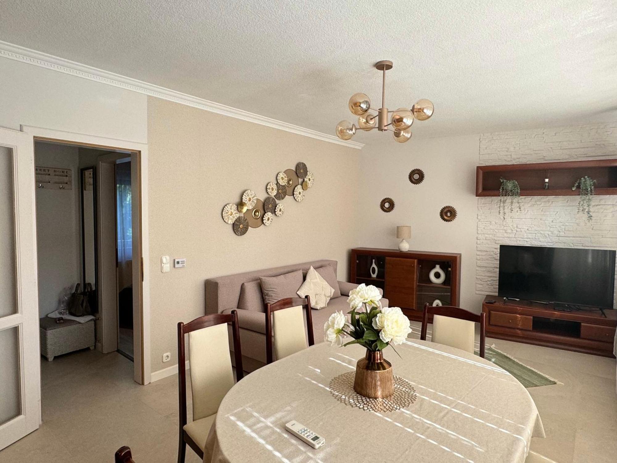 Selyemakacapartman Balatonlelle Extérieur photo